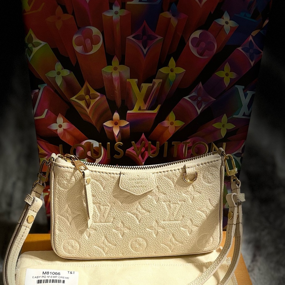 Louis Vuitton easy pouch crème